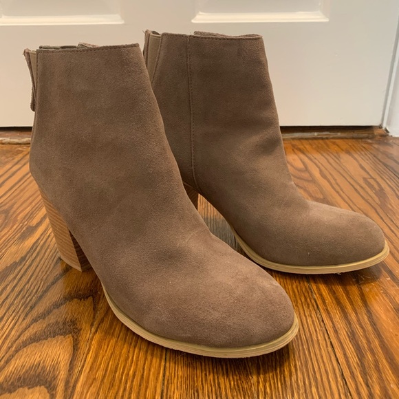 Women’s Size 10 Beige Cowsuede Ankle Booties - Picture 3 of 5